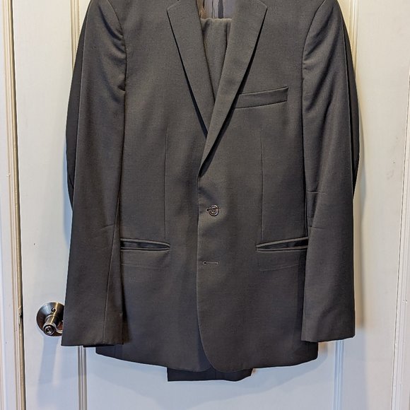 J. Lindeberg Swedish Suit, 38R Charcoal - Picture 2 of 6
